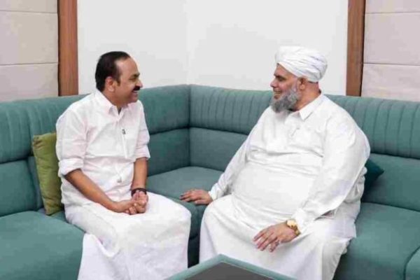 Kerala Politics: V.D. Satheesan Meets Samastha Leader Bukhari Thangal Ahead of Assembly Polls