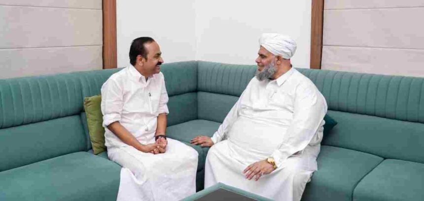 Kerala Politics: V.D. Satheesan Meets Samastha Leader Bukhari Thangal Ahead of Assembly Polls
