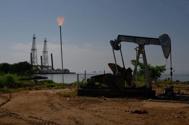 Crude Oil Prices Rise as Hormuz Tensions Renew Supply Concerns